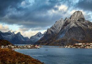 Mountains and a lake in Norway on a partly cloudy day - least corrupt countries in the world