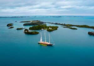 Yacht floating in the ocean near Bermuda - countries with no income tax