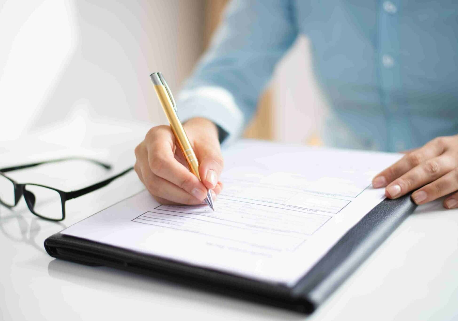 person signing a document to apply for st kitts and nevis citizenship