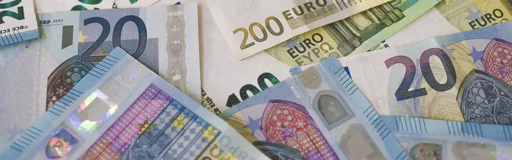 euro-bills-long