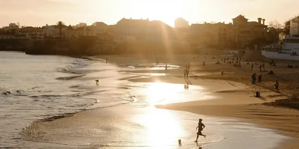 Praia da Conceição as one of the things to do in Cascais