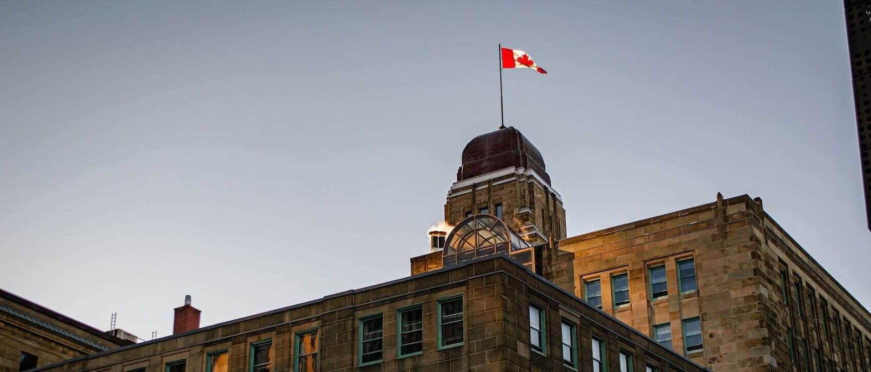 banks-in-canada-how-to-choose-the-right-service_687cbfb59a1fc-1.jpeg